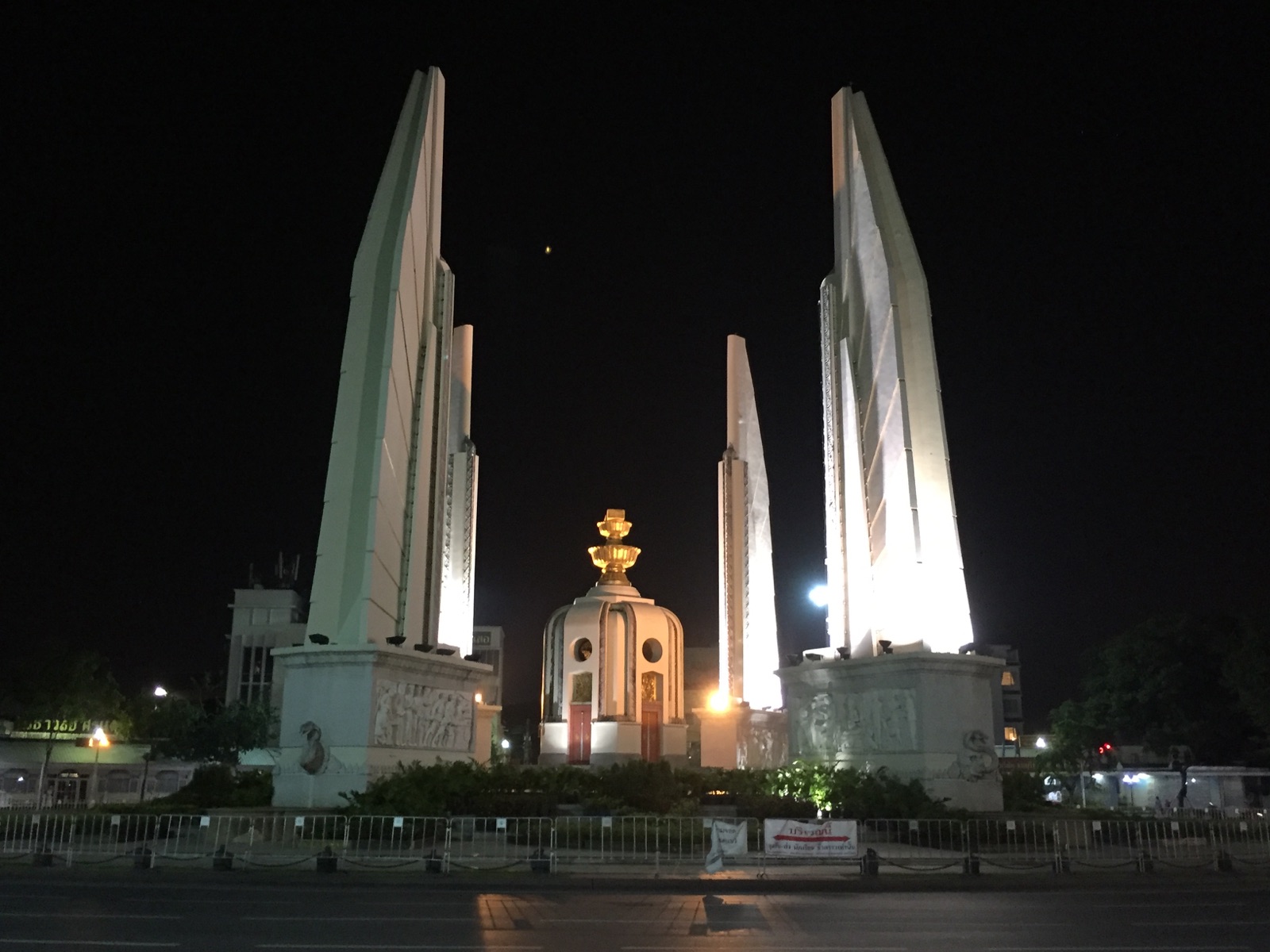 Bangkok's Democracy Monument - New Naratif