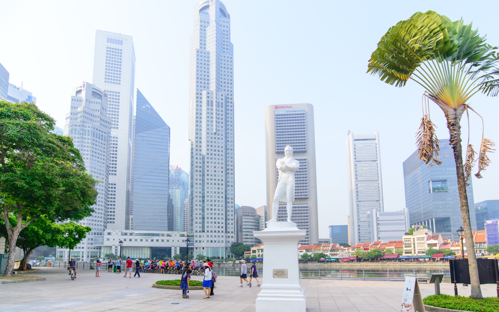 White Raffles statue on Singapore River - New Naratif 
