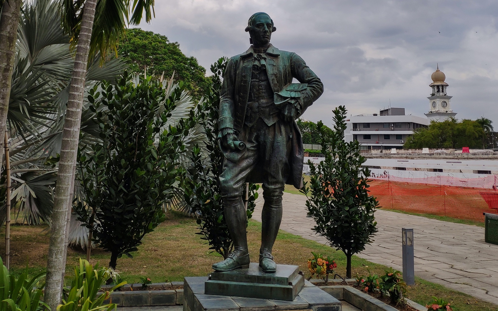 Francis Light statue in Penang - New Naratif