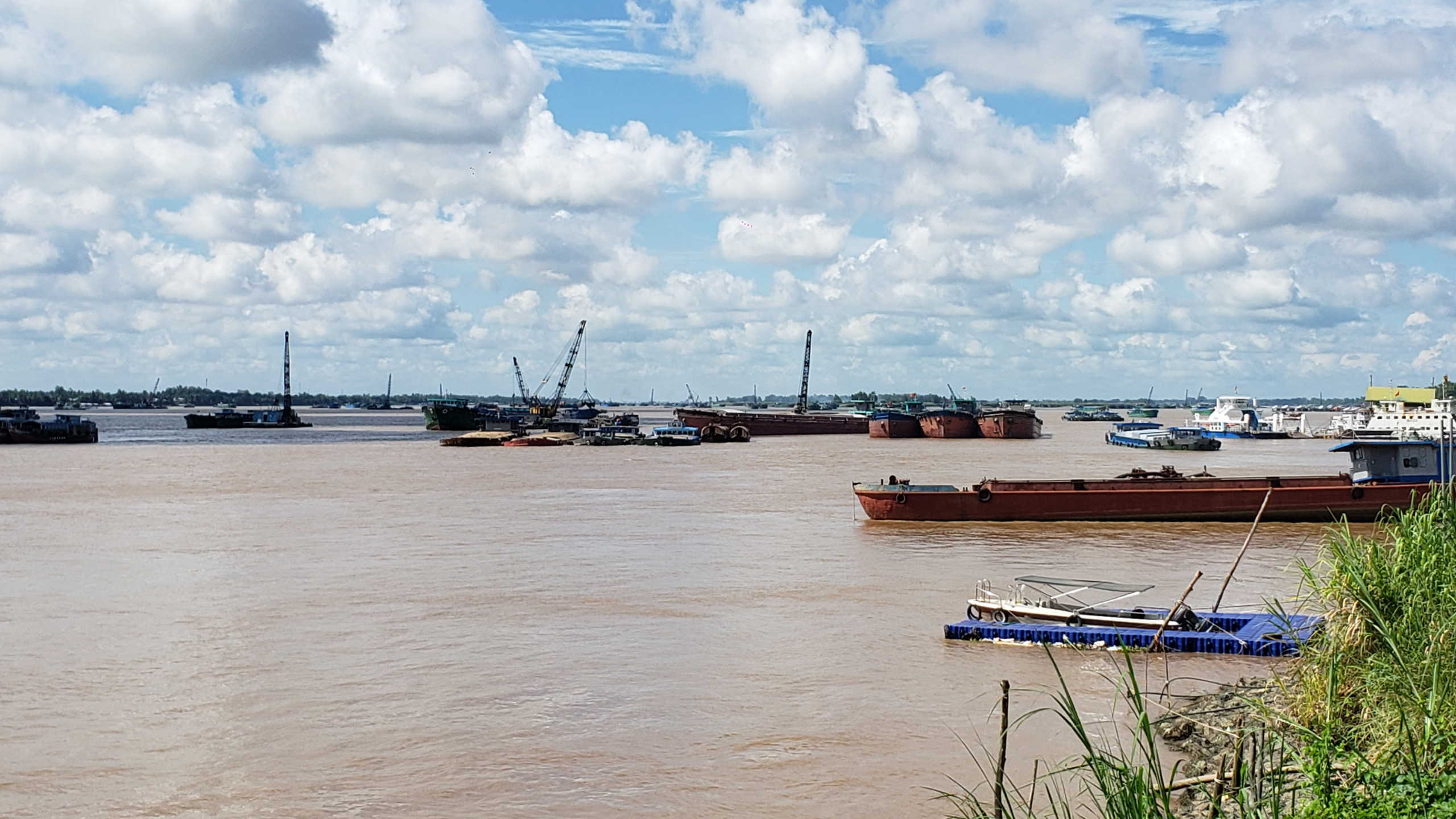 Shipping boats and dredgers form a blockade across the Mekong River in July 2021 near the Cambodia-Vietnam border, blocking ethnic Vietnamese fishers evicted from Phnom Penh waters from crossing into Vietnamese territory. (Danielle Keeton-Olsen)